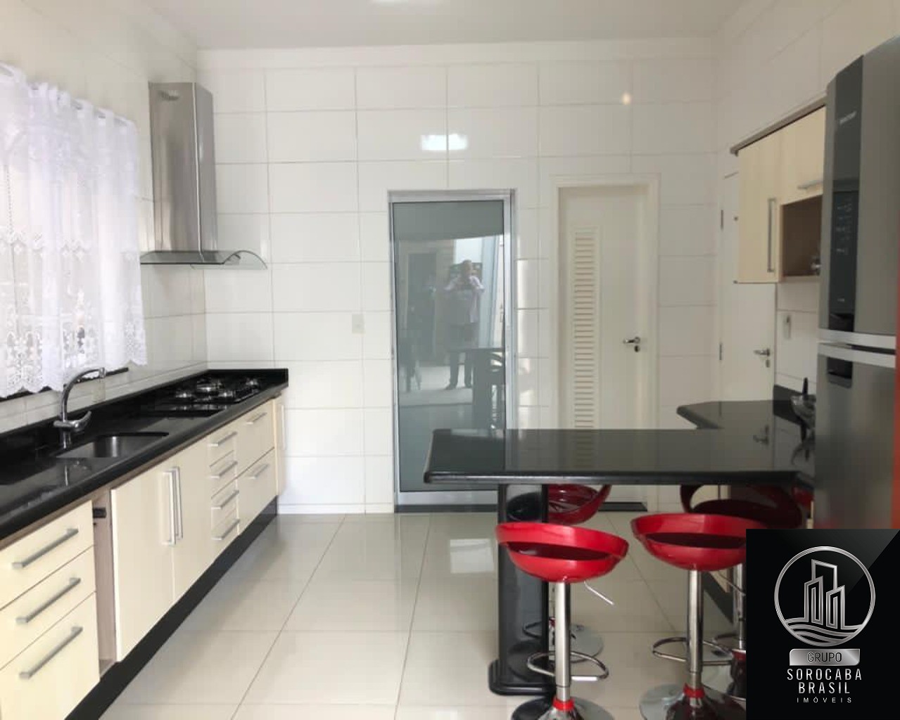 Sobrado com 3 dormitórios à venda, 253 m² por R$ 1.290.000 -