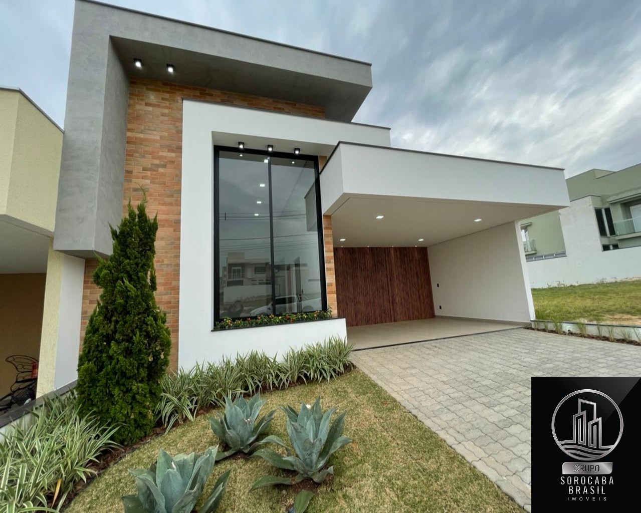 Casa com 3 dormitórios à venda, 175 m² por R$ 980.000 - cond