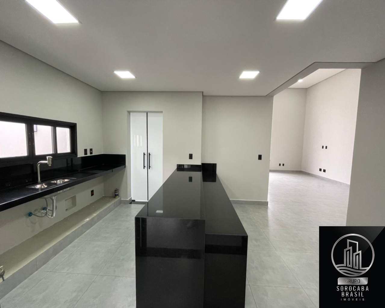 Casa com 3 dormitórios à venda, 175 m² por R$ 980.000 - cond