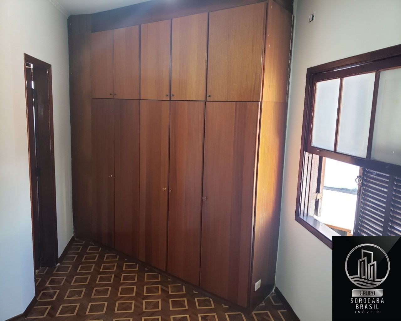 Sobrado com 3 dormitórios à venda, 185 m² por R$ 750.000 - j
