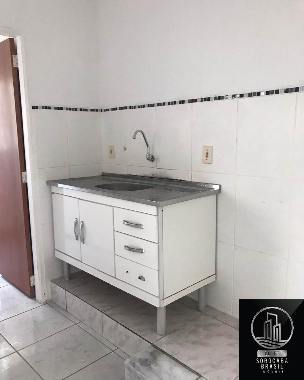 Apartamento com 2 dormitórios à venda, 56 m² por R$ 140.000 