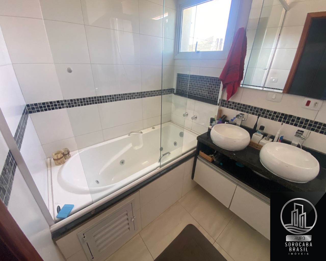 Sobrado com 3 dormitórios à venda, 164 m² por R$ 550.000 - h