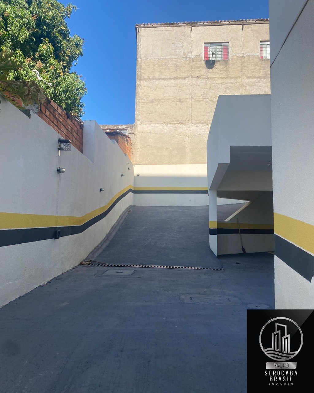 Apartamento com 2 dormitórios à venda, 54 m² por R$ 230.000 