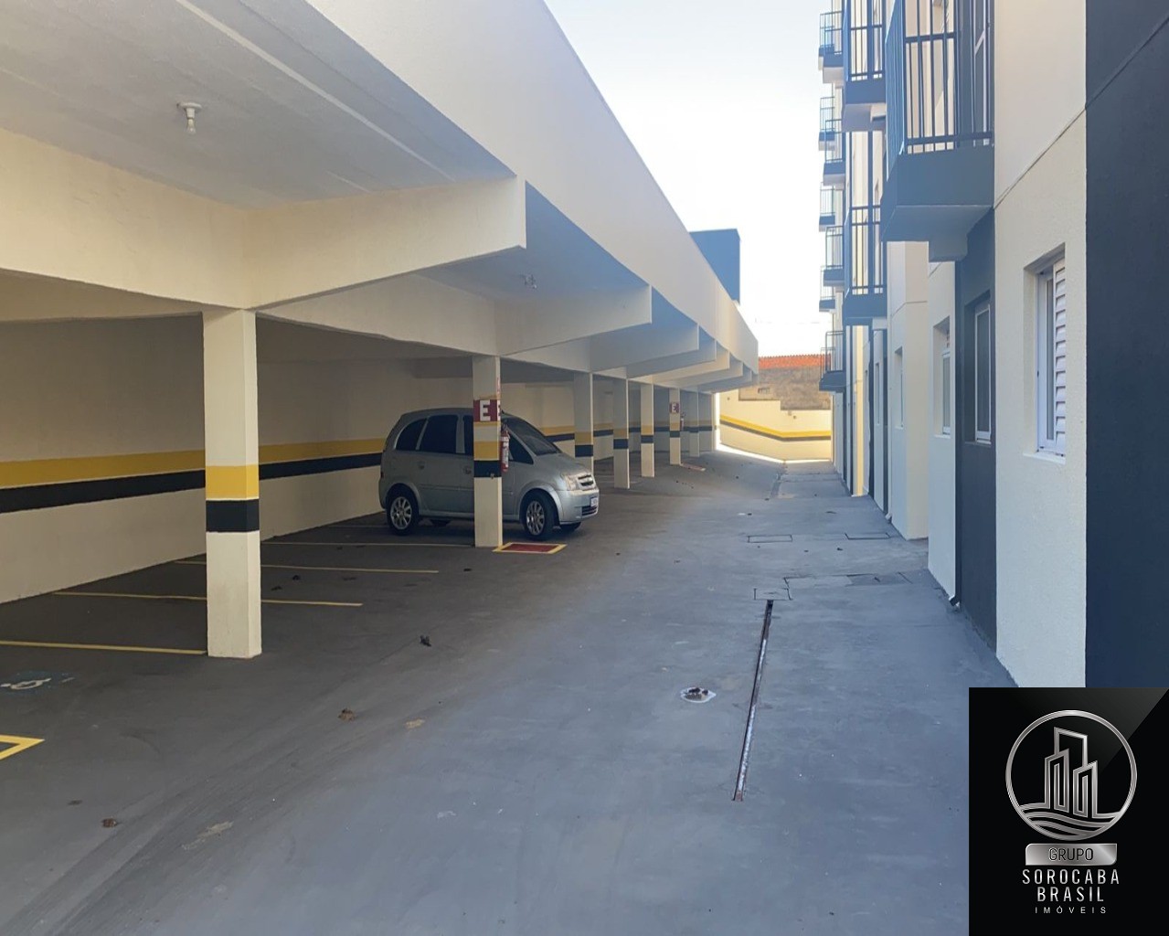 Apartamento com 2 dormitórios à venda, 54 m² por R$ 230.000 