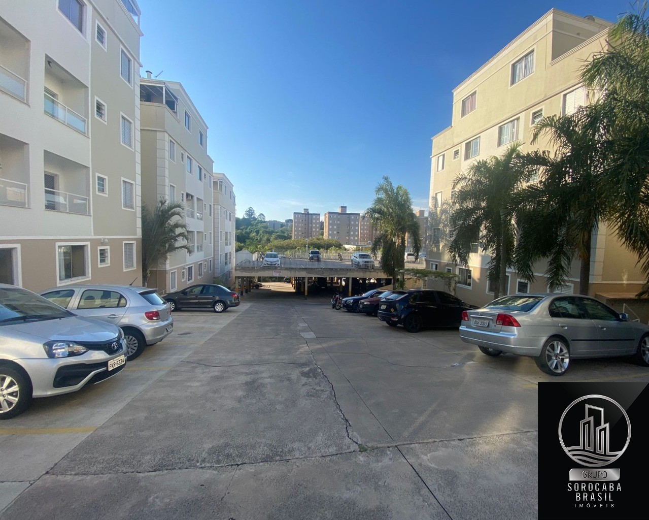 Apartamento com 2 dormitórios à venda, 60 m² por R$ 180.000 