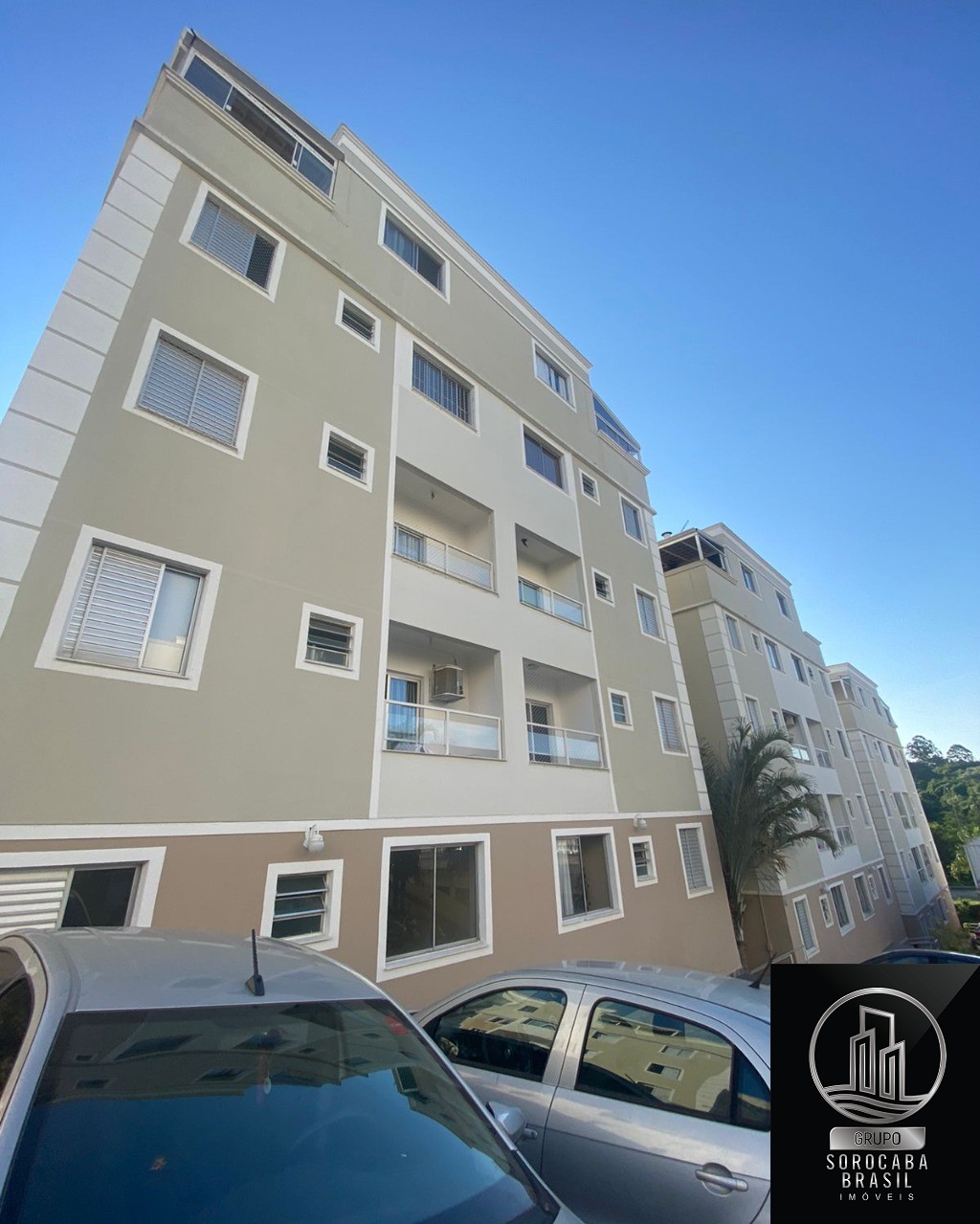 Apartamento com 2 dormitórios à venda, 60 m² por R$ 180.000 