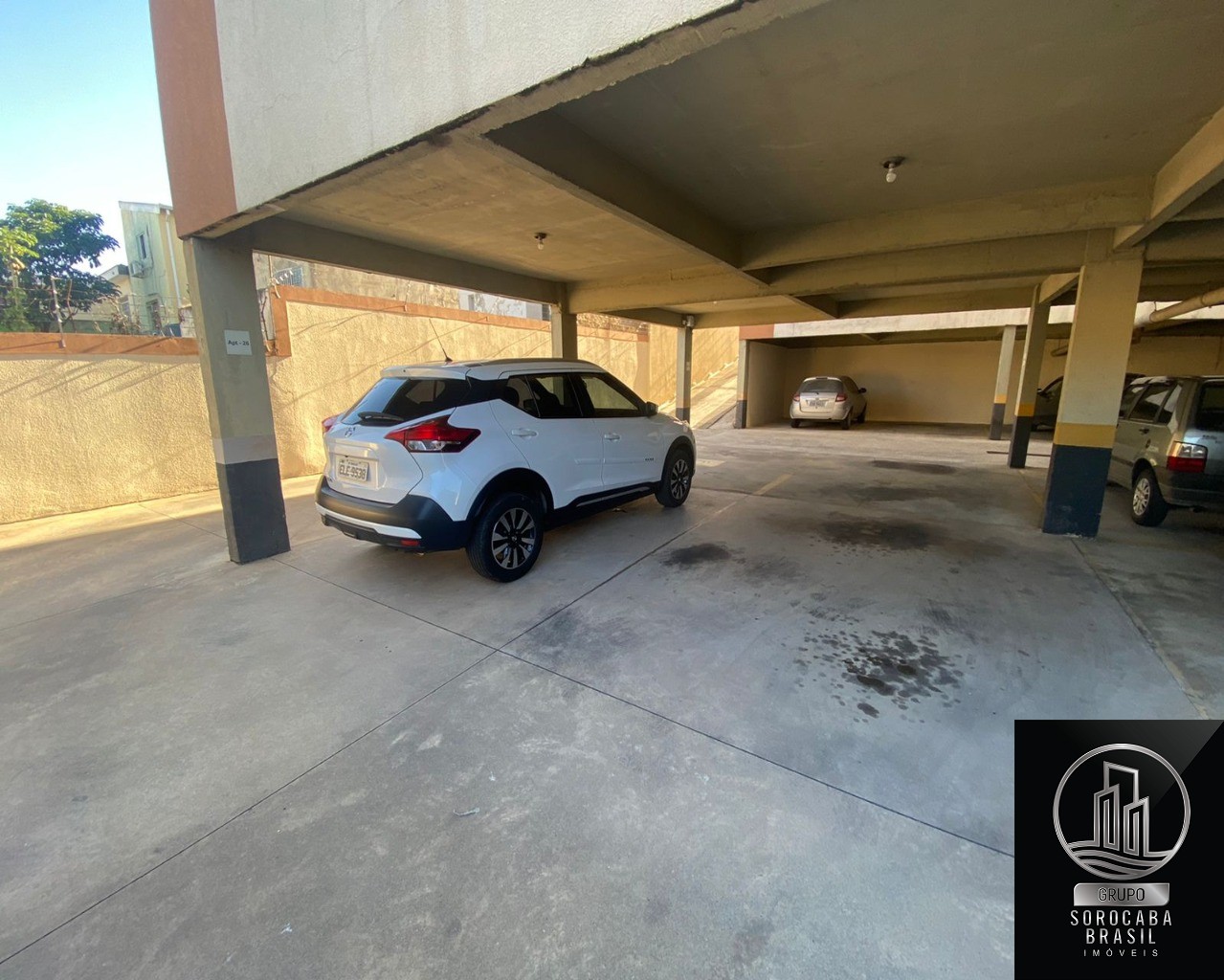 Apartamento com 2 dormitórios à venda, 80 m² por R$ 165.000 