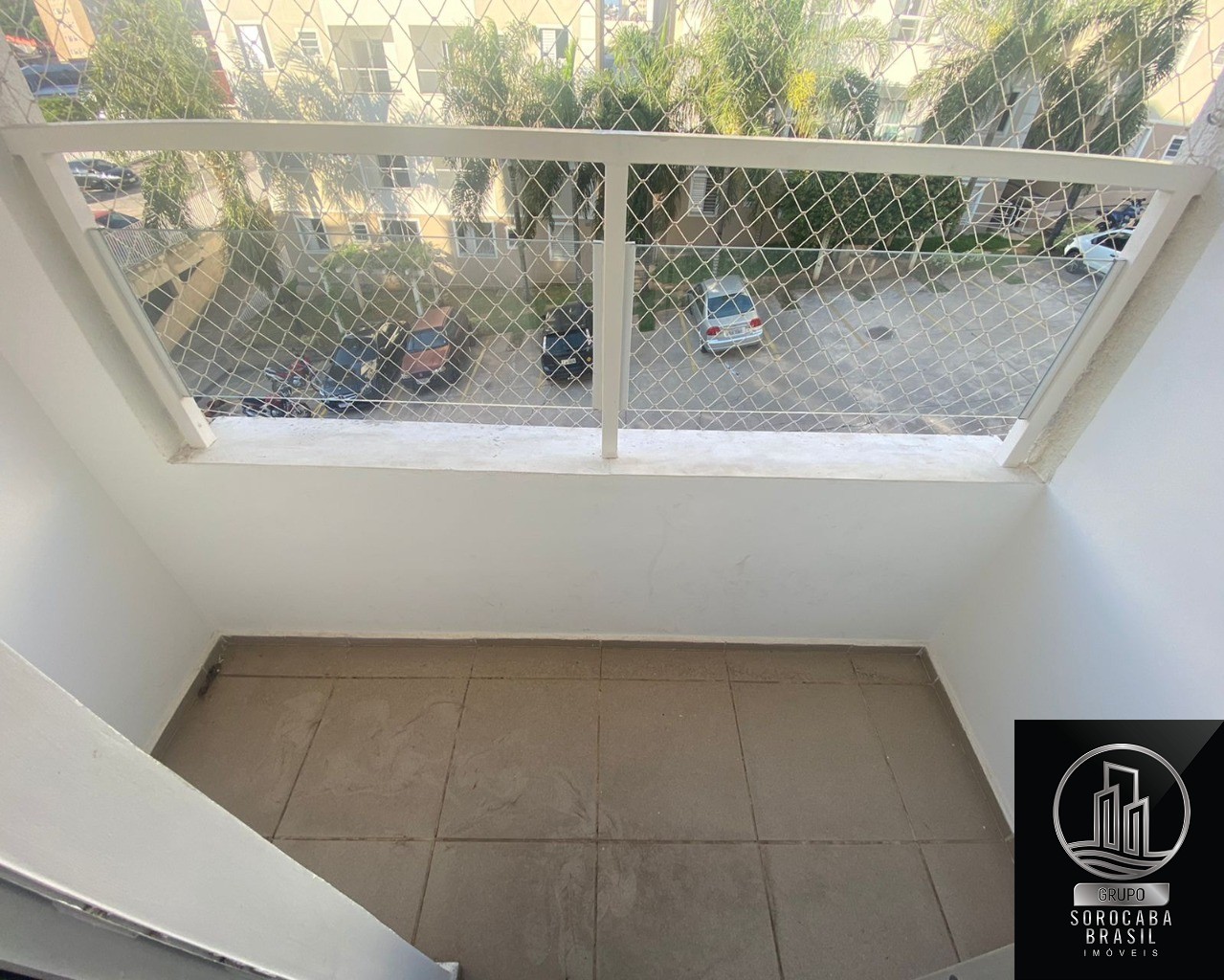 Apartamento com 2 dormitórios à venda, 60 m² por R$ 180.000 