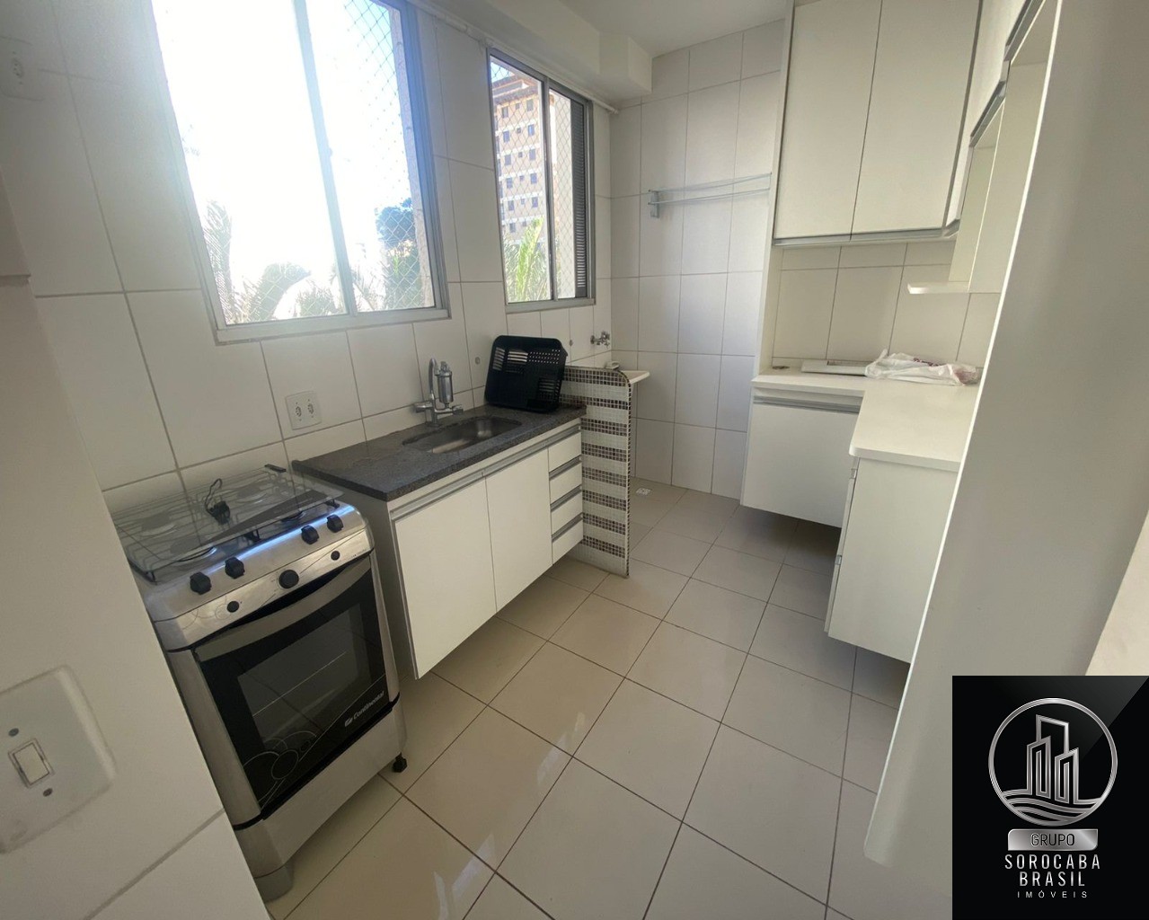 Apartamento com 2 dormitórios à venda, 60 m² por R$ 180.000 