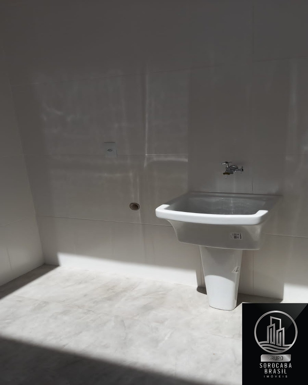 Casa com 3 dormitórios à venda, 164 m² por R$ 899.000 - cond