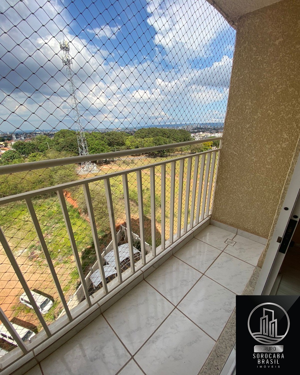 Apartamento com 2 dormitórios para alugar, 63 m² por R$ 990/