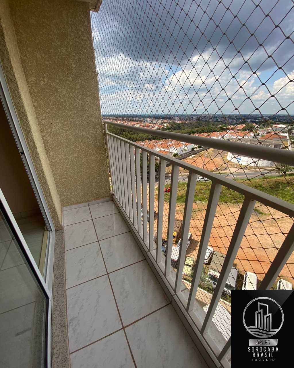 Apartamento com 2 dormitórios para alugar, 63 m² por R$ 990/