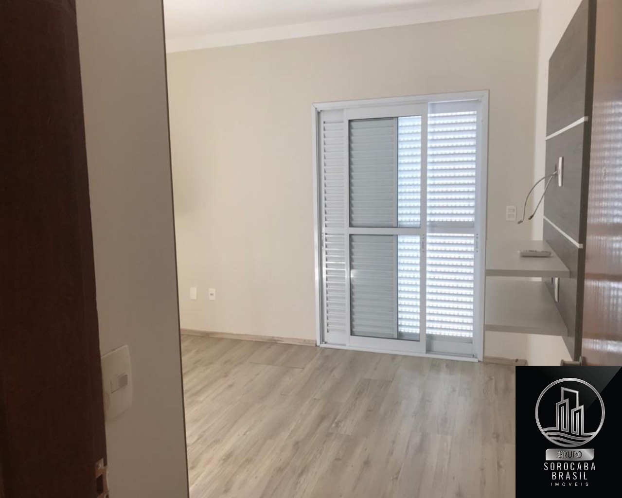 Sobrado com 4 dormitórios à venda, 234 m² por R$ 800.000 - j