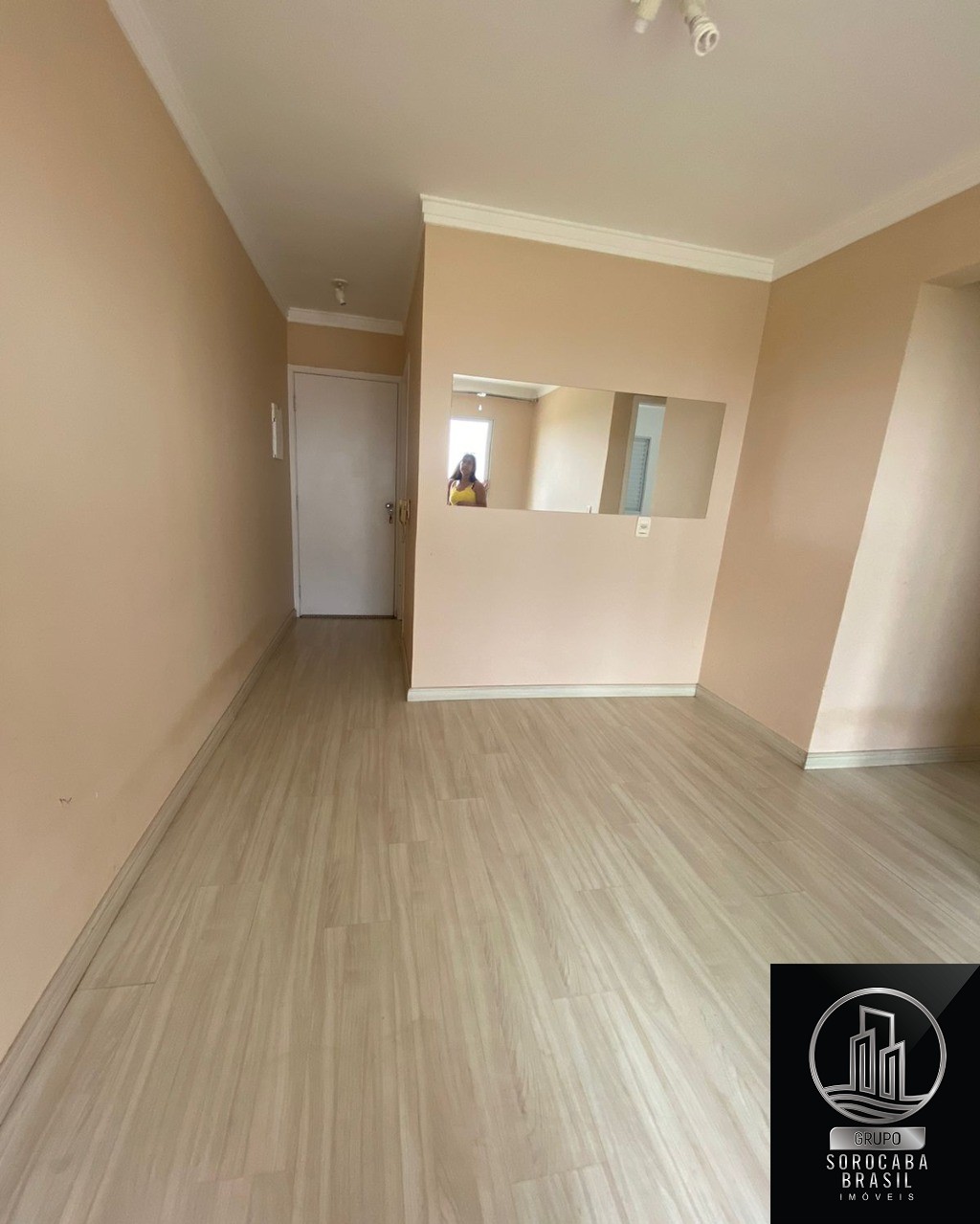 Apartamento com 2 dormitórios para alugar, 63 m² por R$ 990/