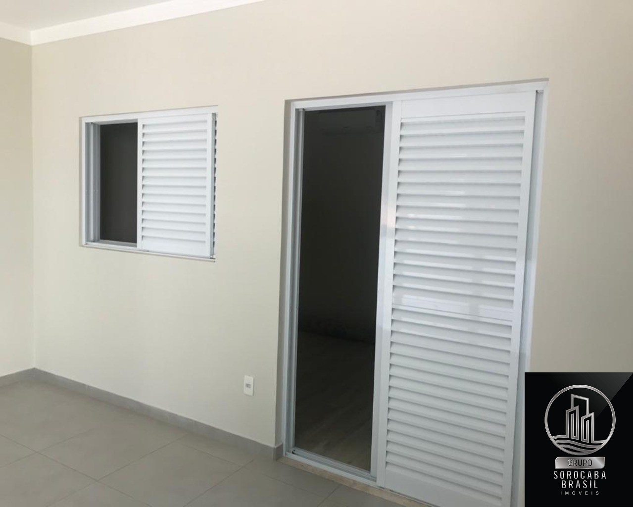Sobrado com 4 dormitórios à venda, 234 m² por R$ 800.000 - j
