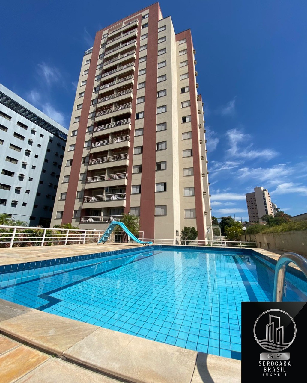 Apartamento com 3 dormitórios à venda, 133 m² por R$ 380.000