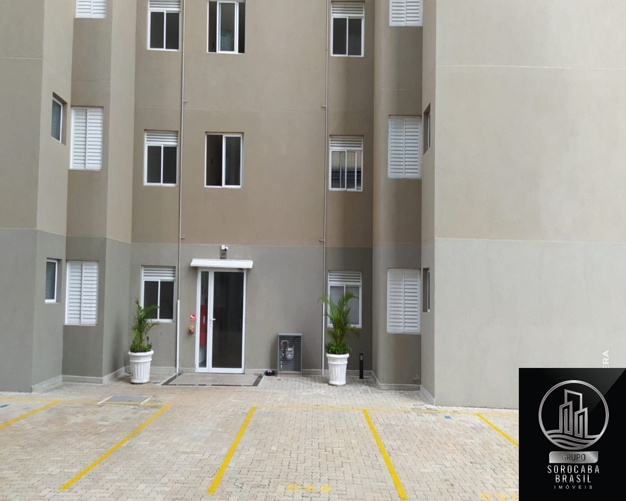 Apartamento com 3 dormitórios à venda, 60 m² por R$ 210.000 