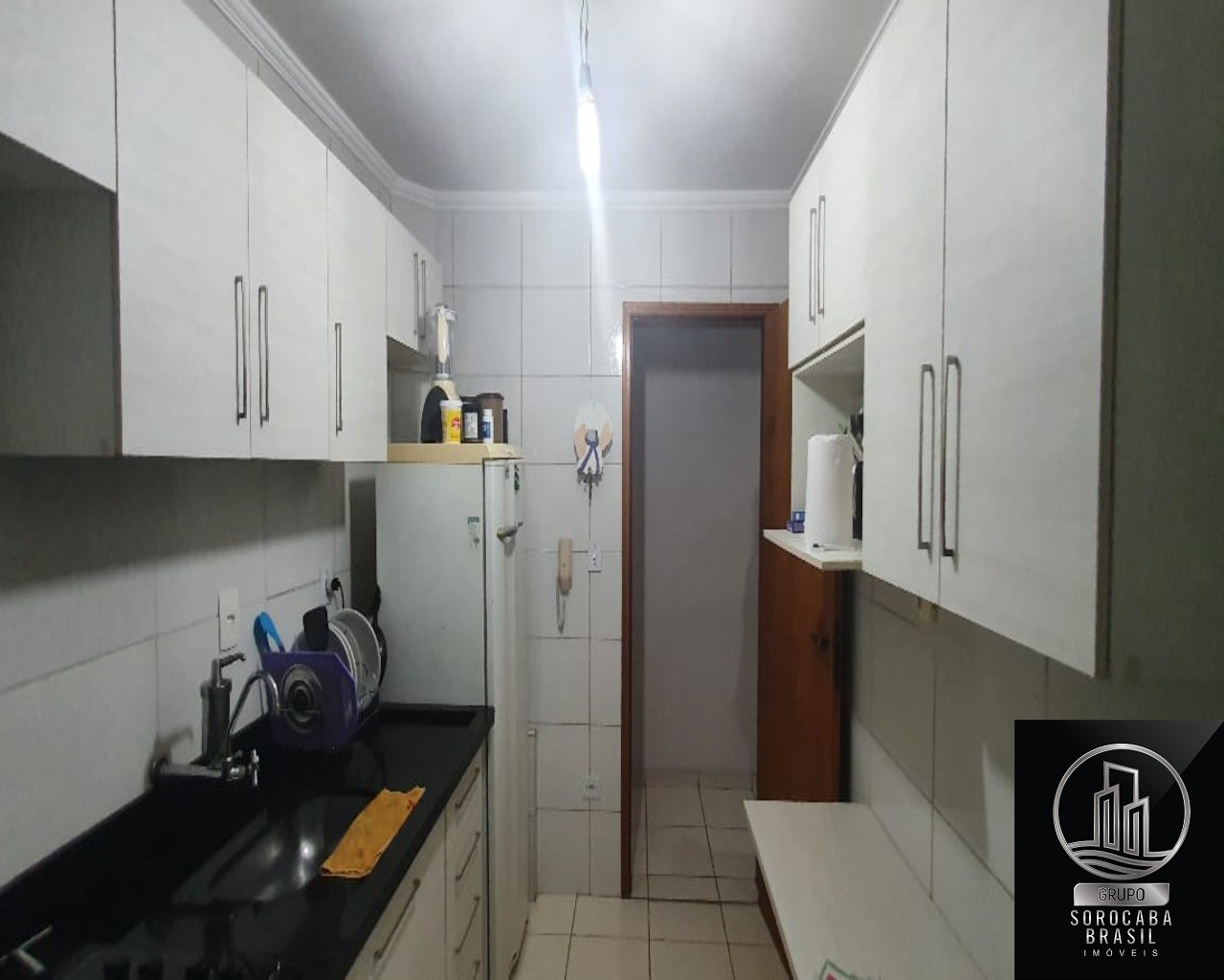 Apartamento com 2 dormitórios à venda, 63 m² por R$ 210.000 