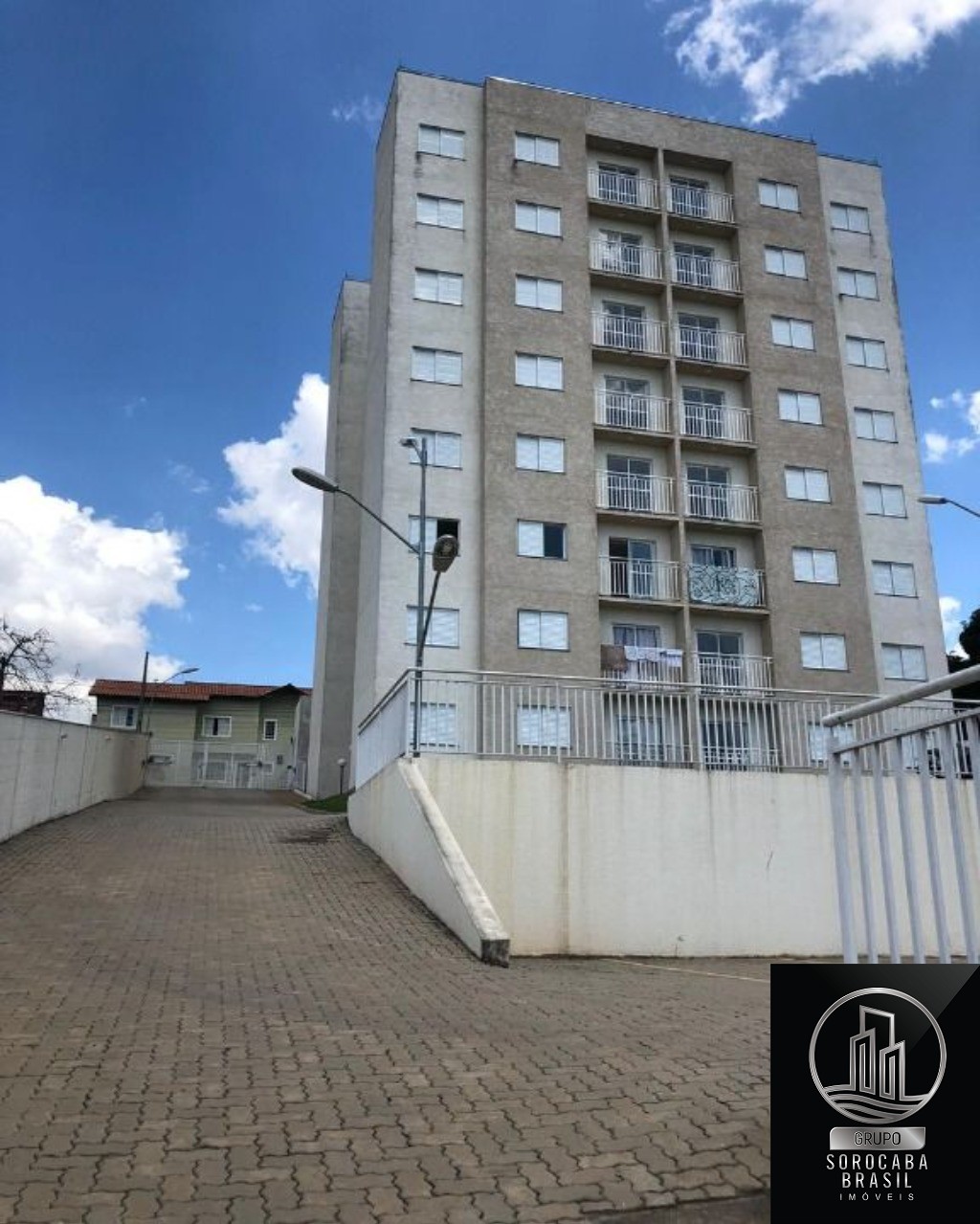 Apartamento com 2 dormitórios à venda, 52 m² por R$ 193.000 