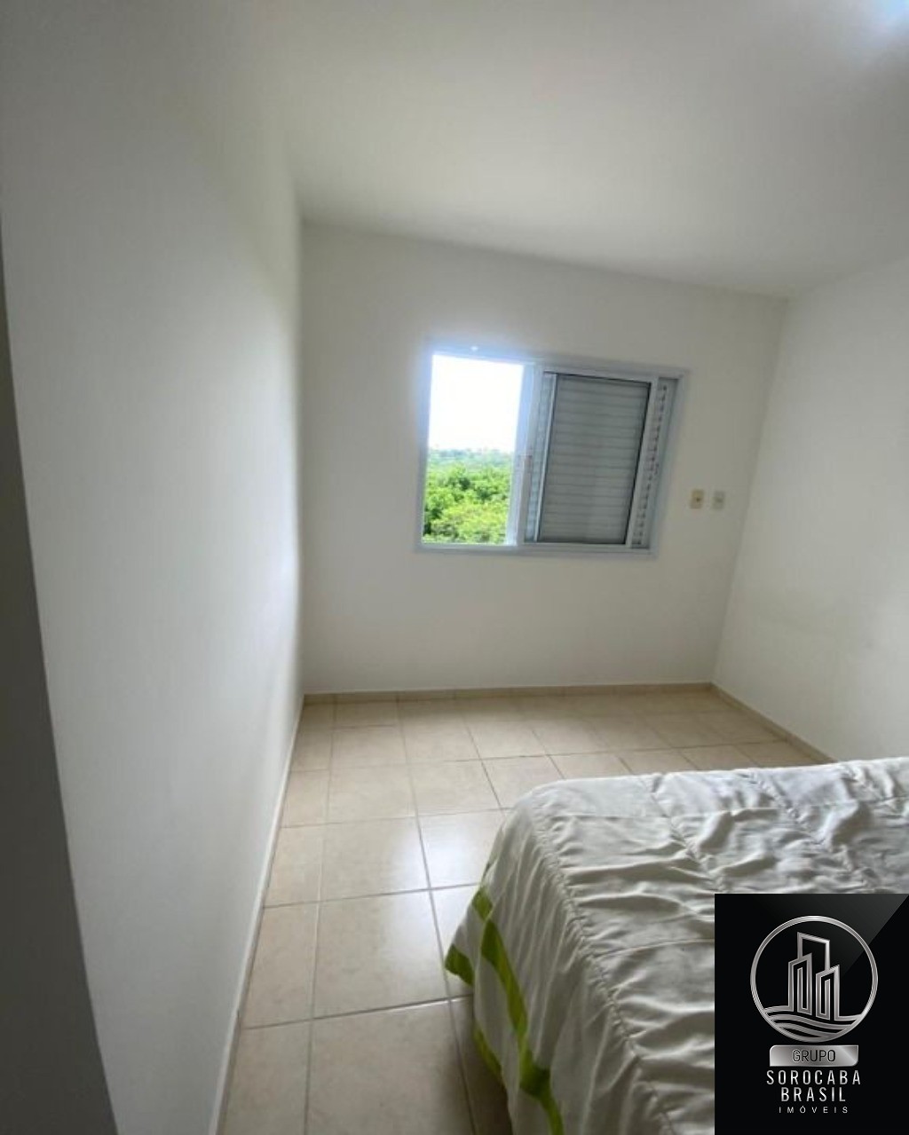 Apartamento com 2 dormitórios à venda, 52 m² por R$ 193.000 