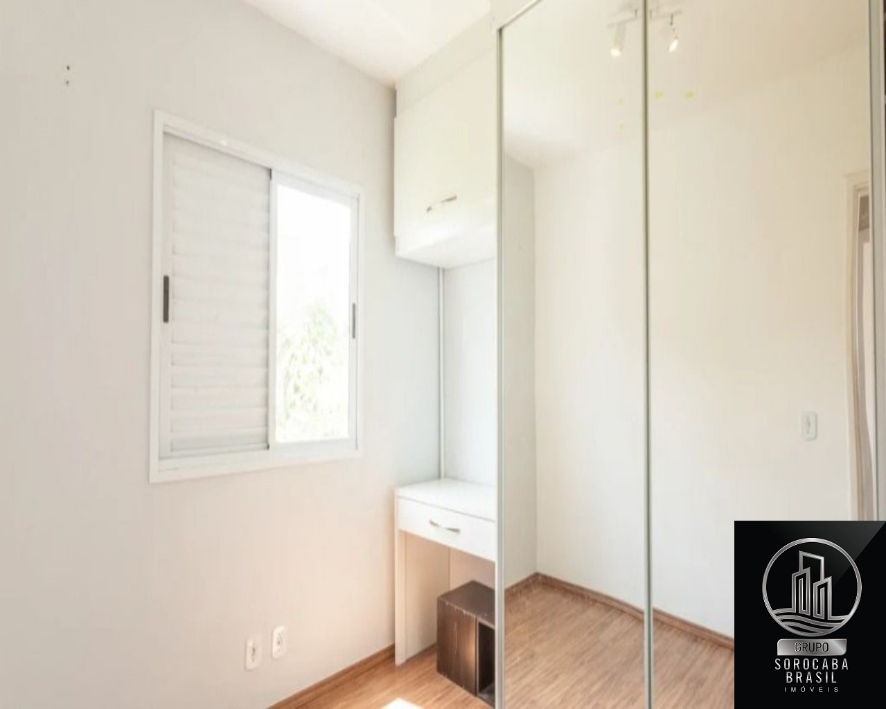 Apartamento com 2 dormitórios à venda, 49 m² por R$ 200.000 