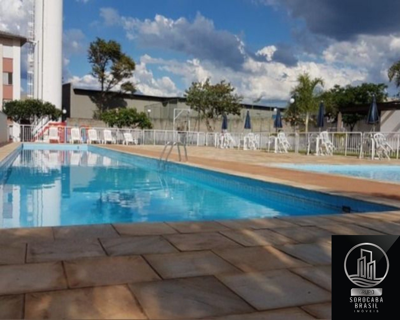 Apartamento com 2 dormitórios à venda, 52 m² por R$ 220.000 