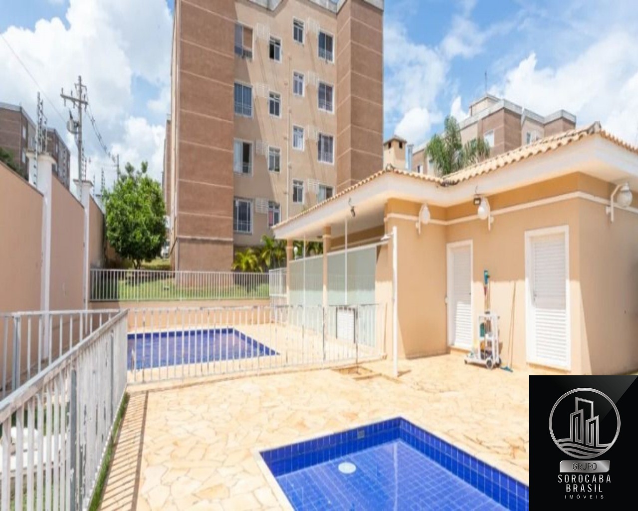 Apartamento com 2 dormitórios à venda, 49 m² por R$ 200.000 