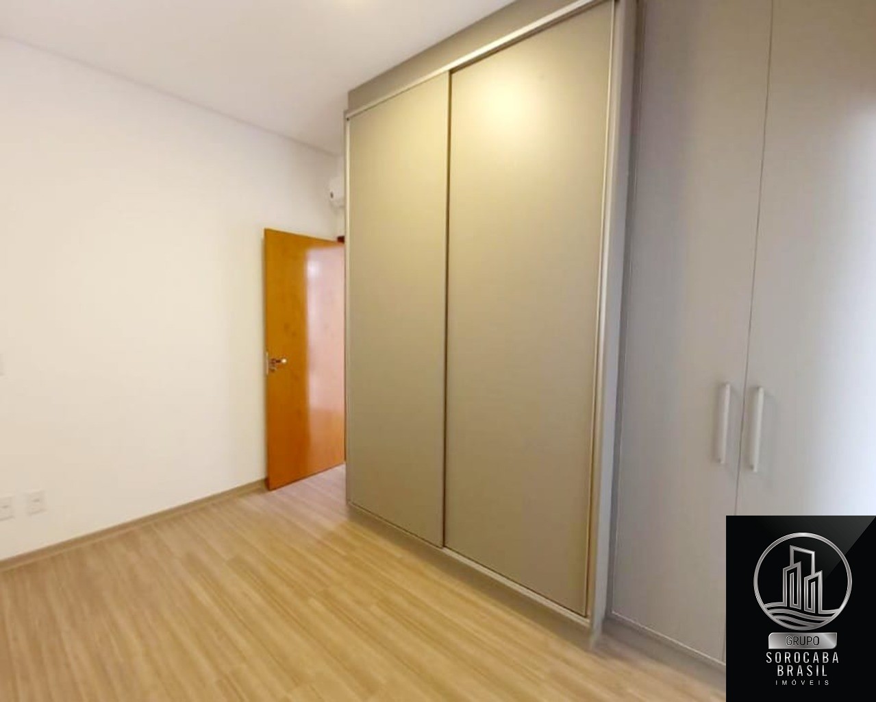 Casa encantadora térrea, recém construída, frente voltada pa