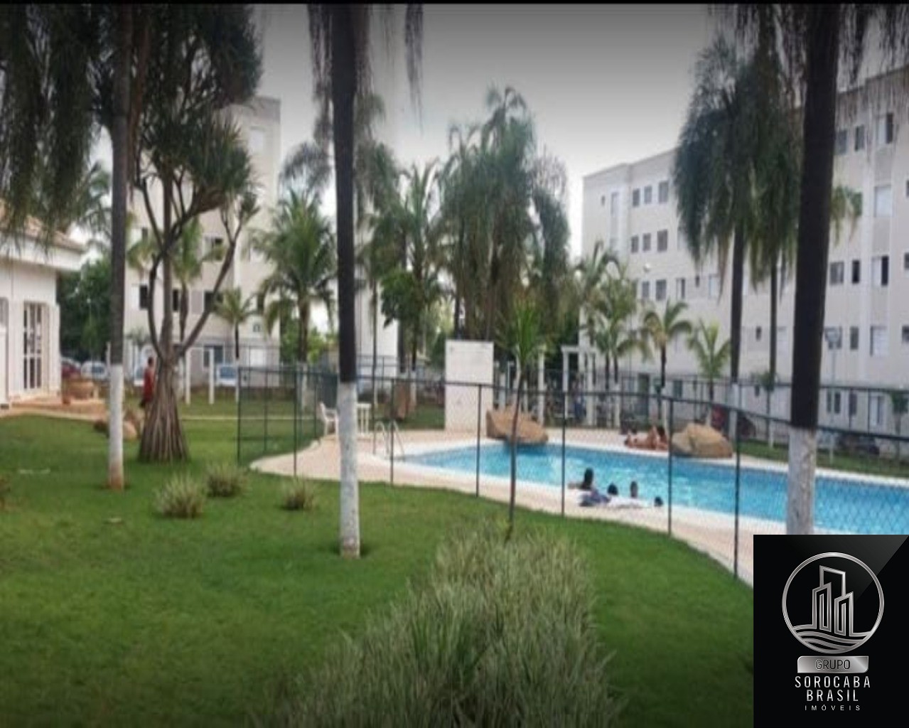 Apartamento com 2 dormitórios à venda, 52 m² por R$ 160.000 