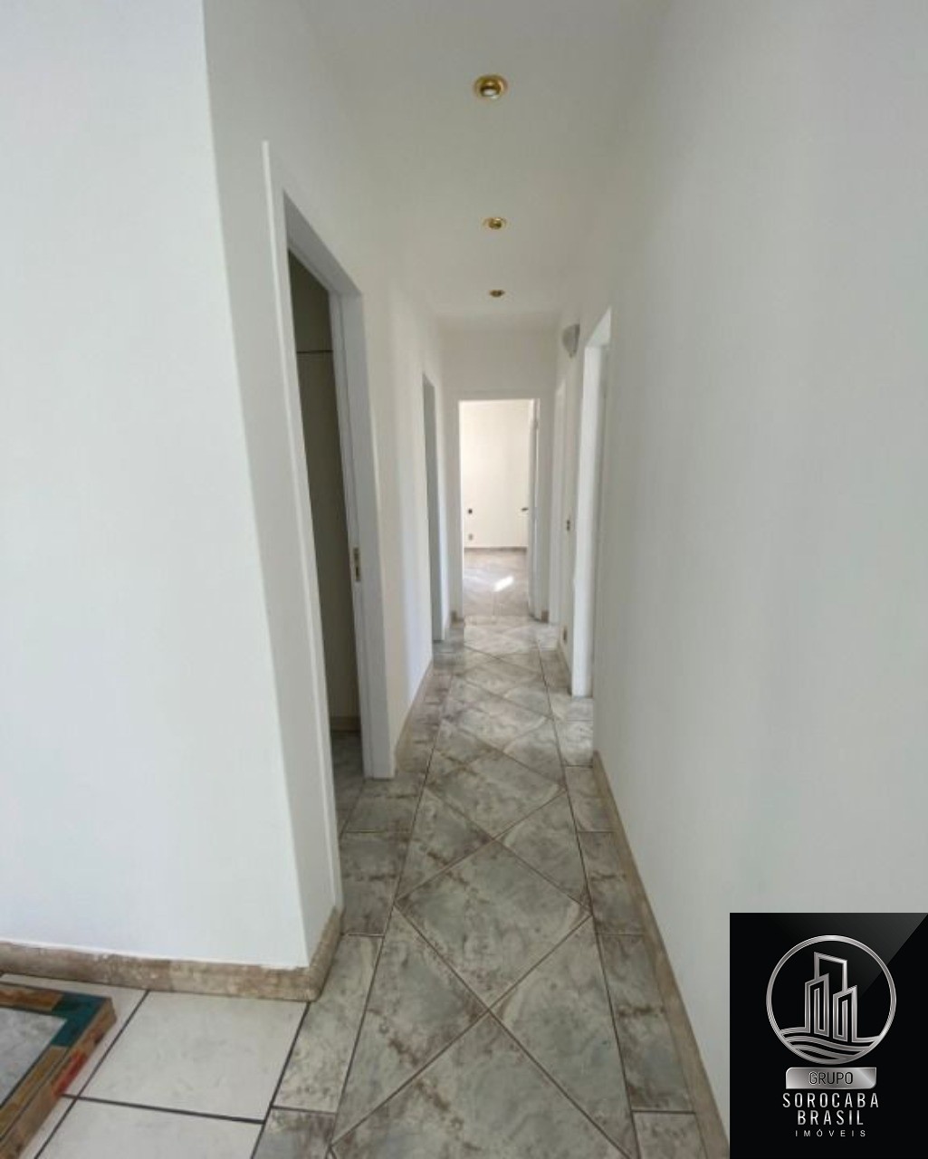 Apartamento com 3 dormitórios à venda, 133 m² por R$ 380.000