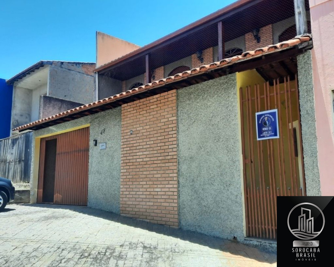 Sobrado com 3 dormitórios à venda, 223 m² por R$ 700.000 - j
