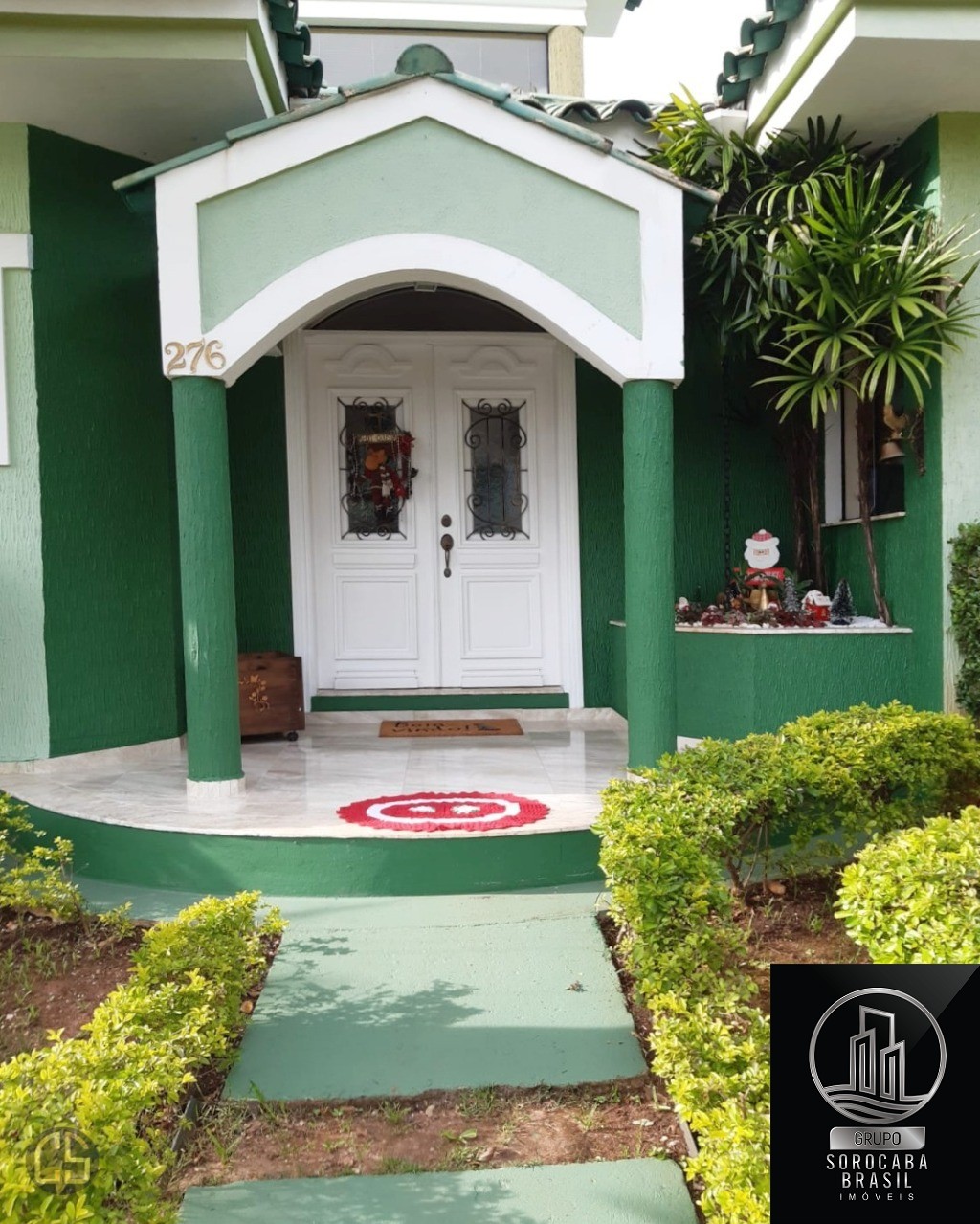 Casa assobradada imponente cond. Granja olga