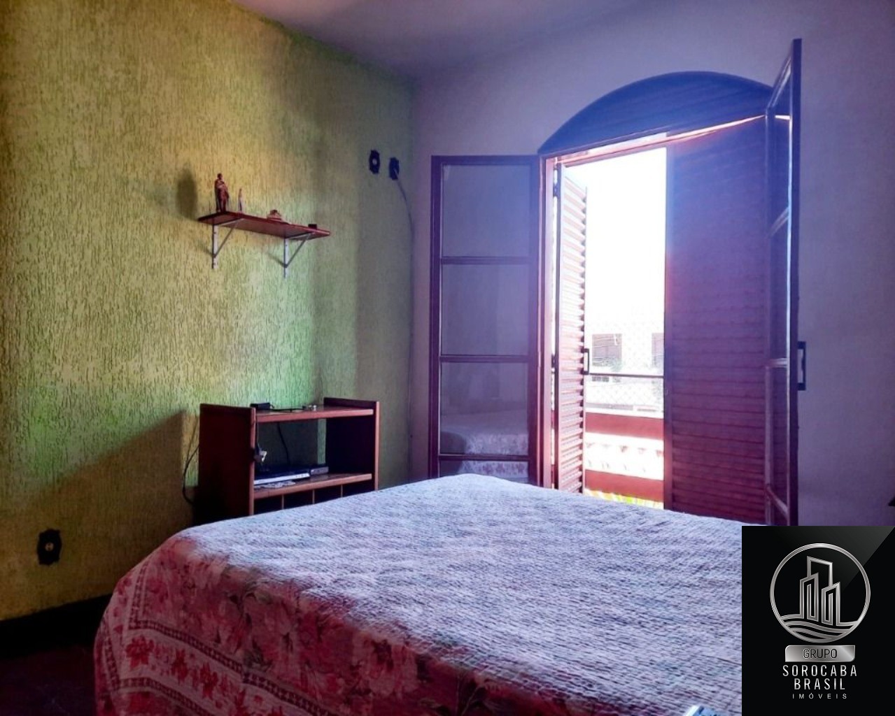 Sobrado com 3 dormitórios à venda, 223 m² por R$ 700.000 - j