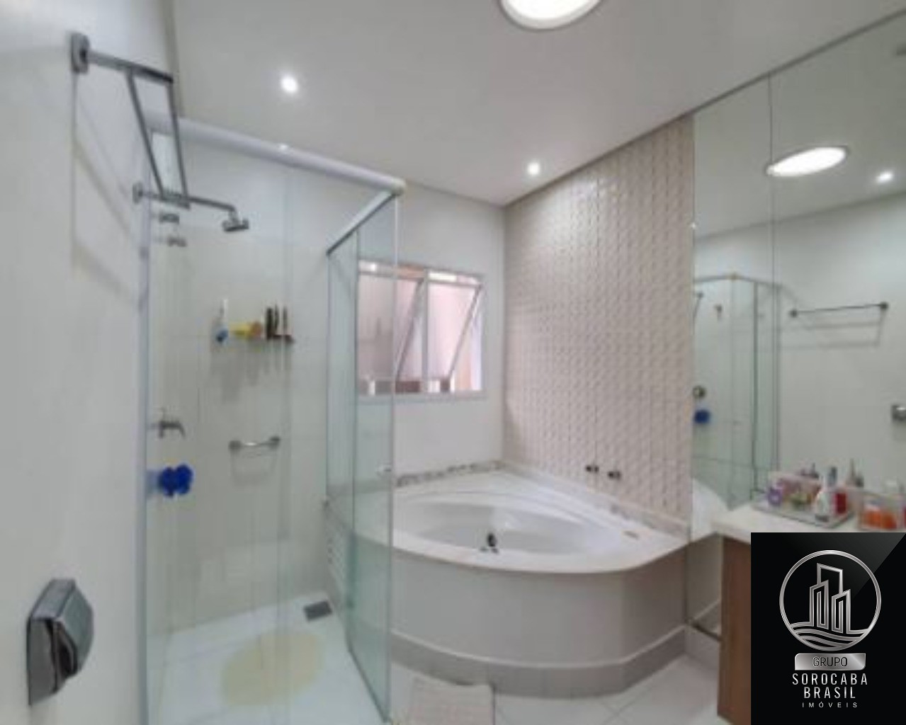 Casa de condomínio com 4 quartos e 5 banheiros à venda, 315 