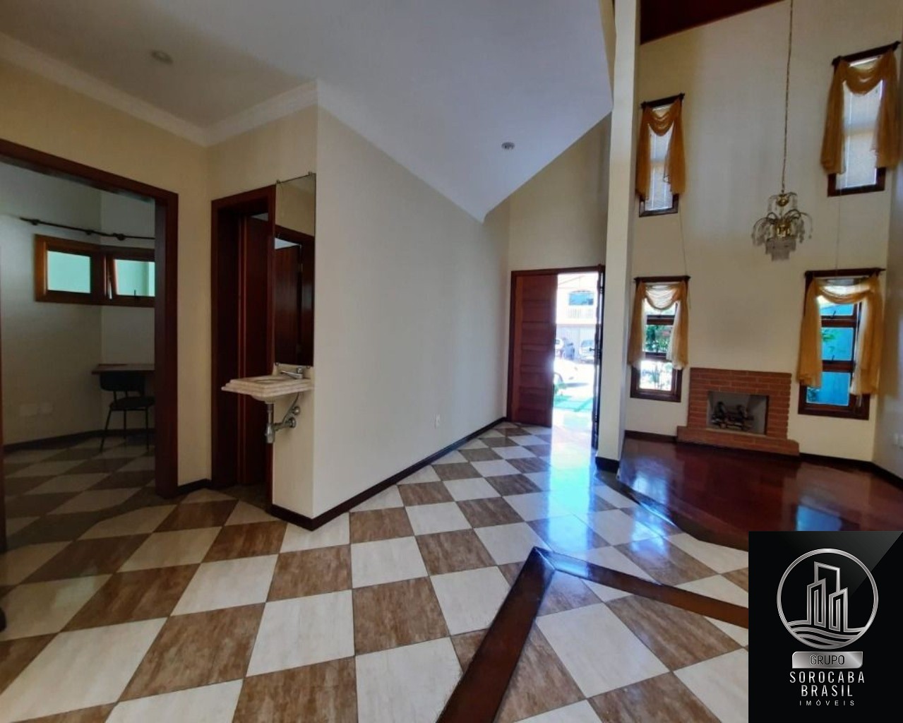 Casa com 3 dormitórios para alugar, 280 m² por R$ 4.400/mês 