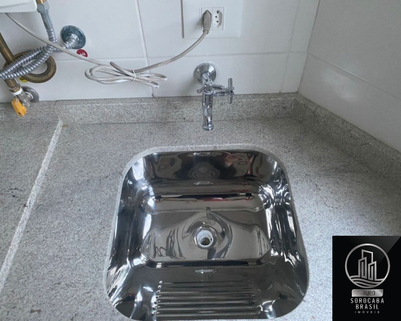 Apartamento com 2 dormitórios à venda, 63 m² por R$ 350.000 