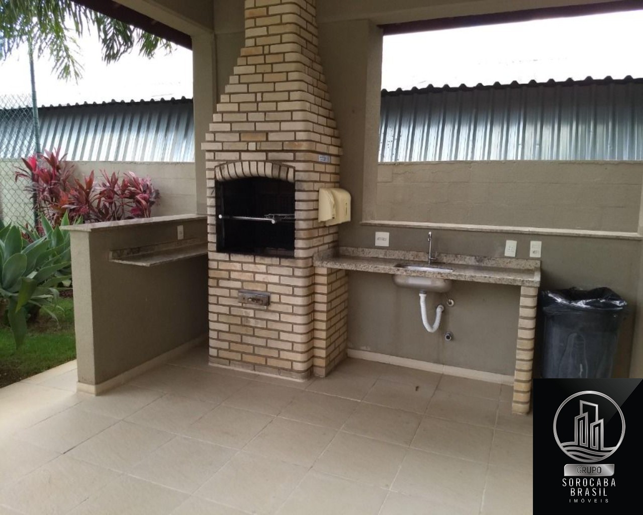 Apartamento com 2 dormitórios à venda, 52 m² por R$ 250.000 