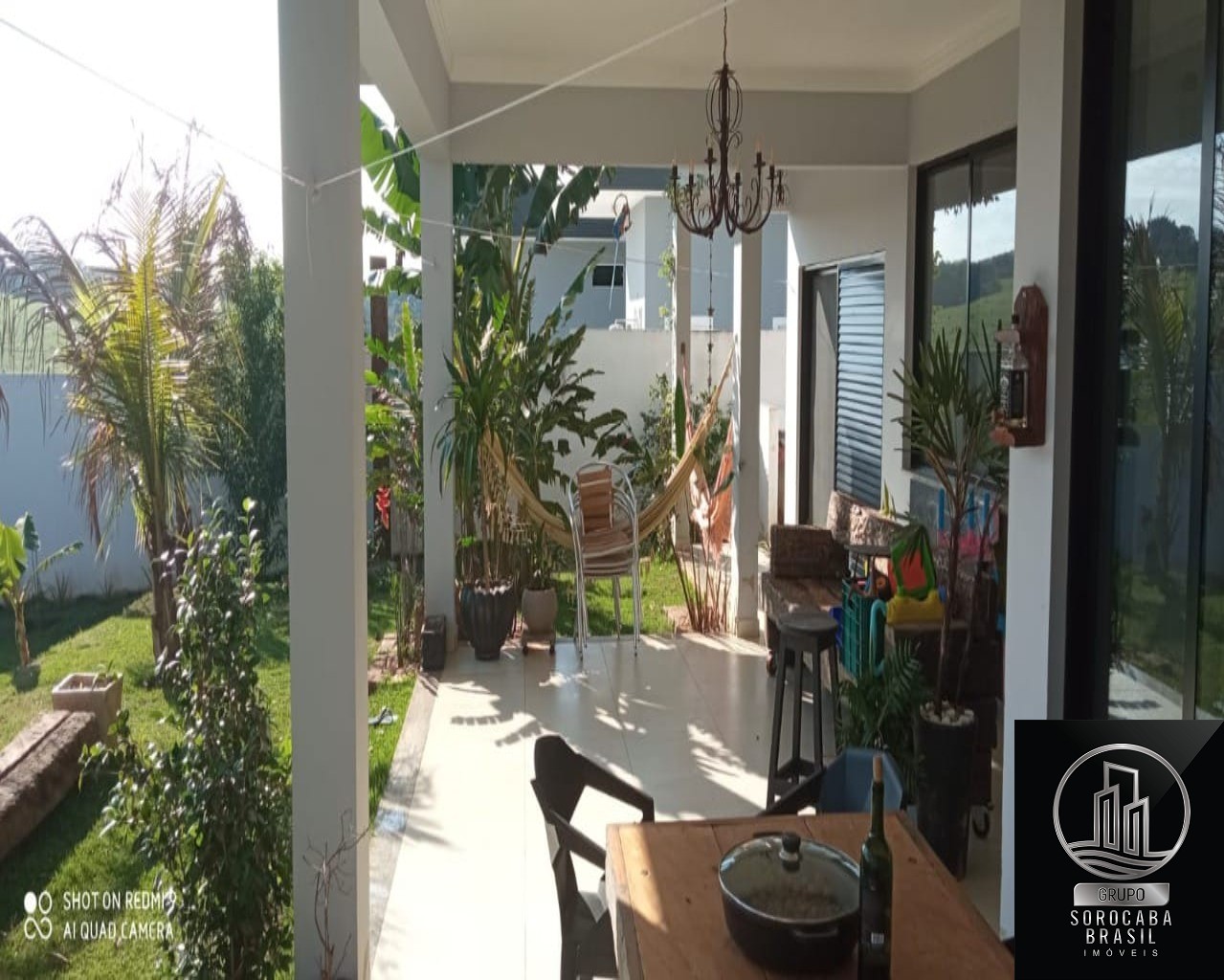 Casa de esquina composta por 1 suite master com closet $1.55