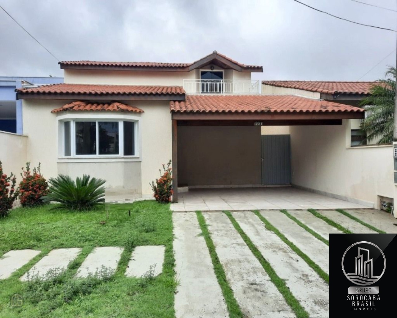 Sobrado com 3 dormitórios à venda, 226 m² por R$ 750.000 - c