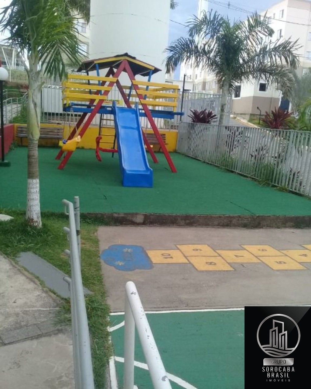 Apartamento com 2 dormitórios à venda, 55 m² por R$ 170.000 