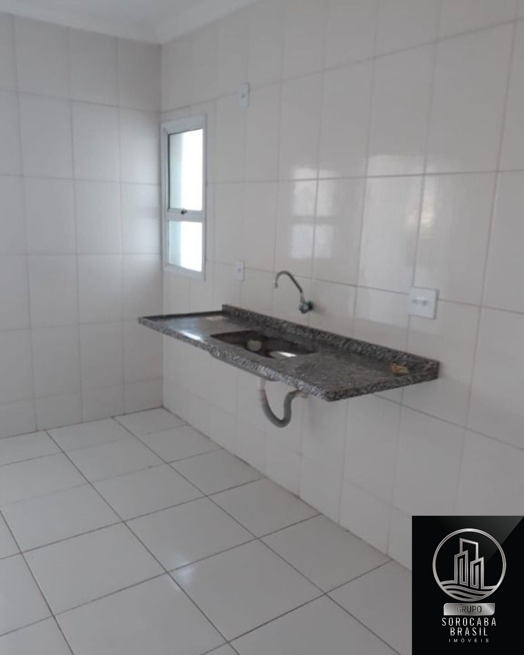 Apartamento com 3 dormitórios à venda, 97 m² por R$ 306.000 
