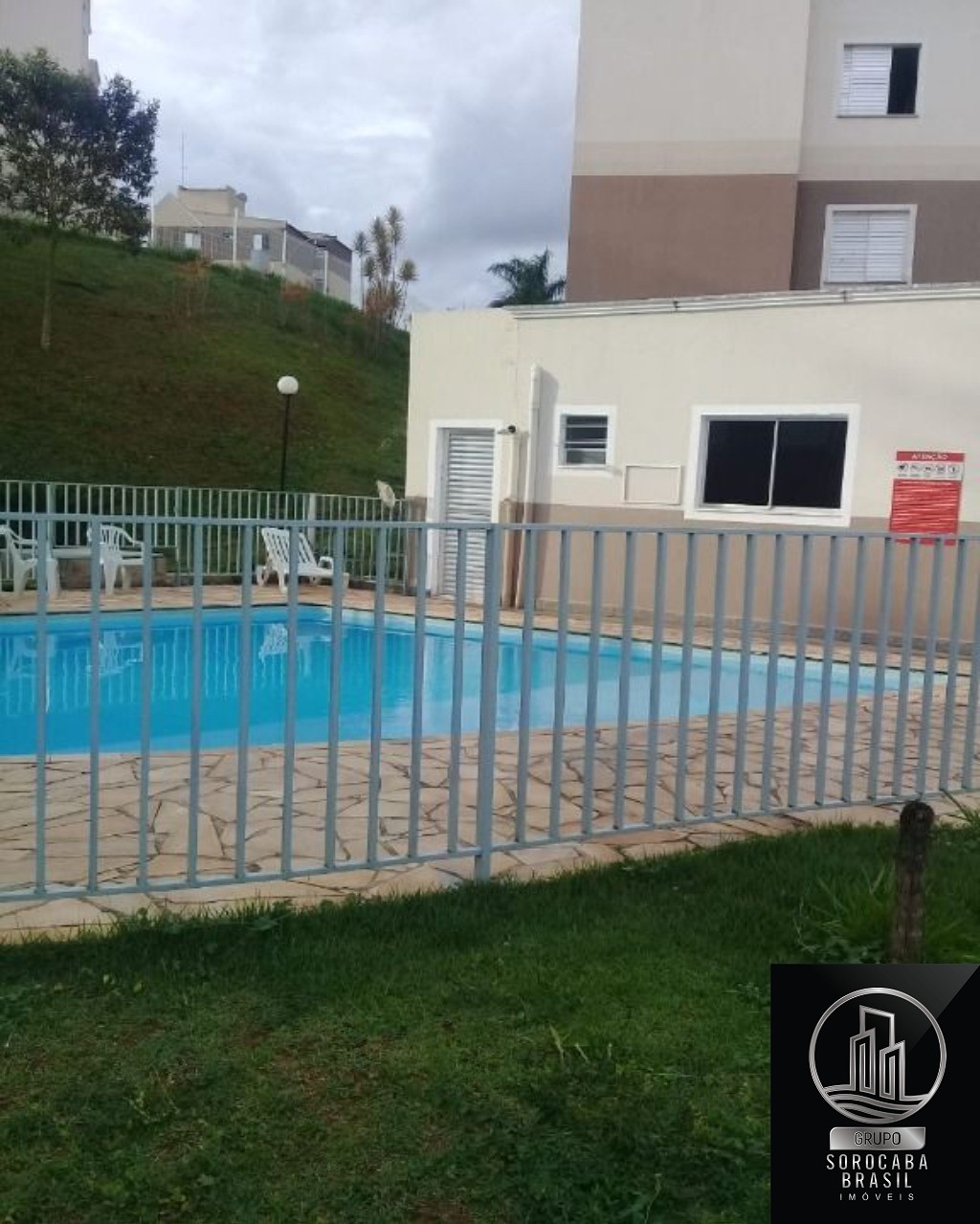 Apartamento com 2 dormitórios à venda, 55 m² por R$ 170.000 
