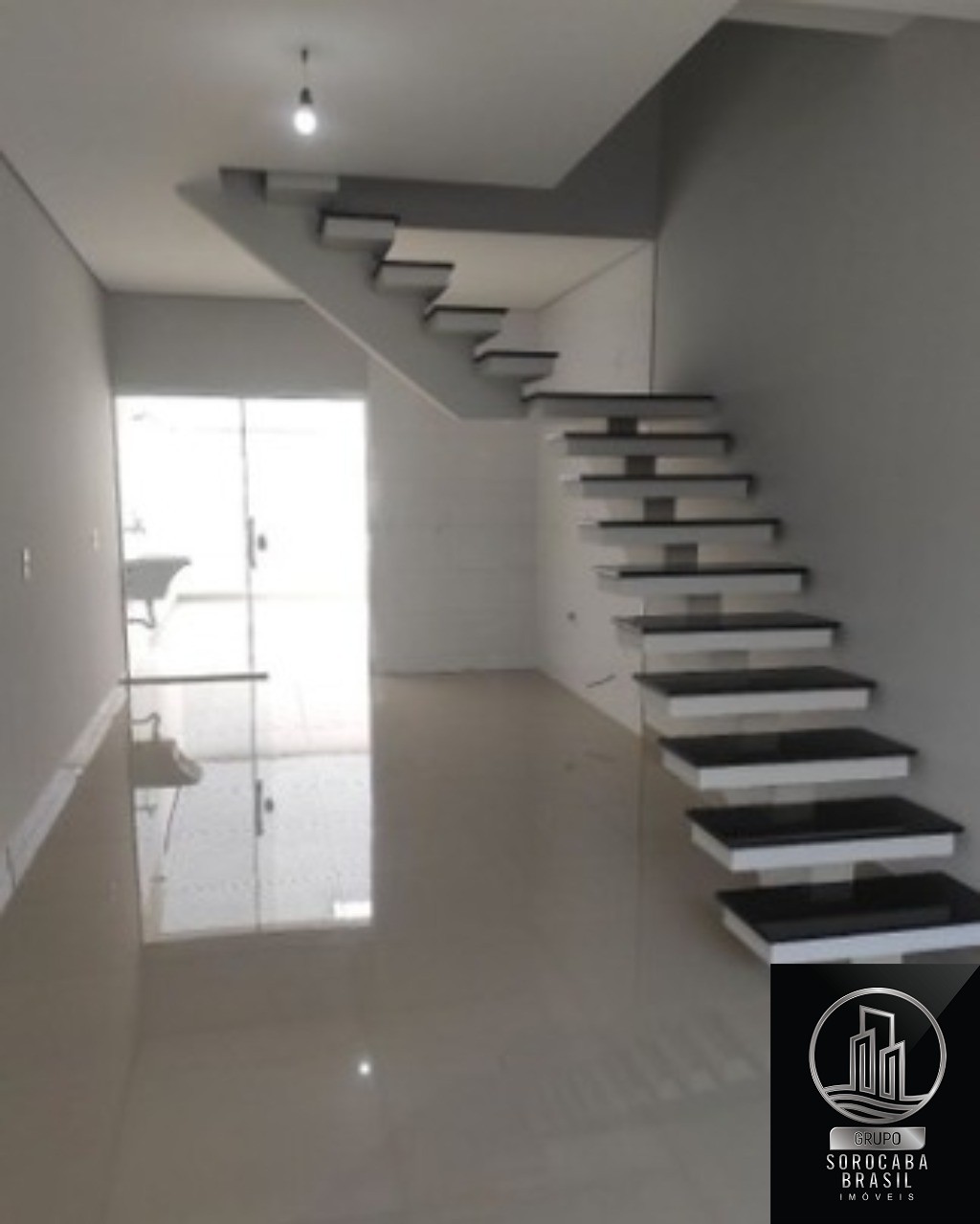 Sobrado com 2 dormitórios à venda, 73 m² por R$ 265.000 - re