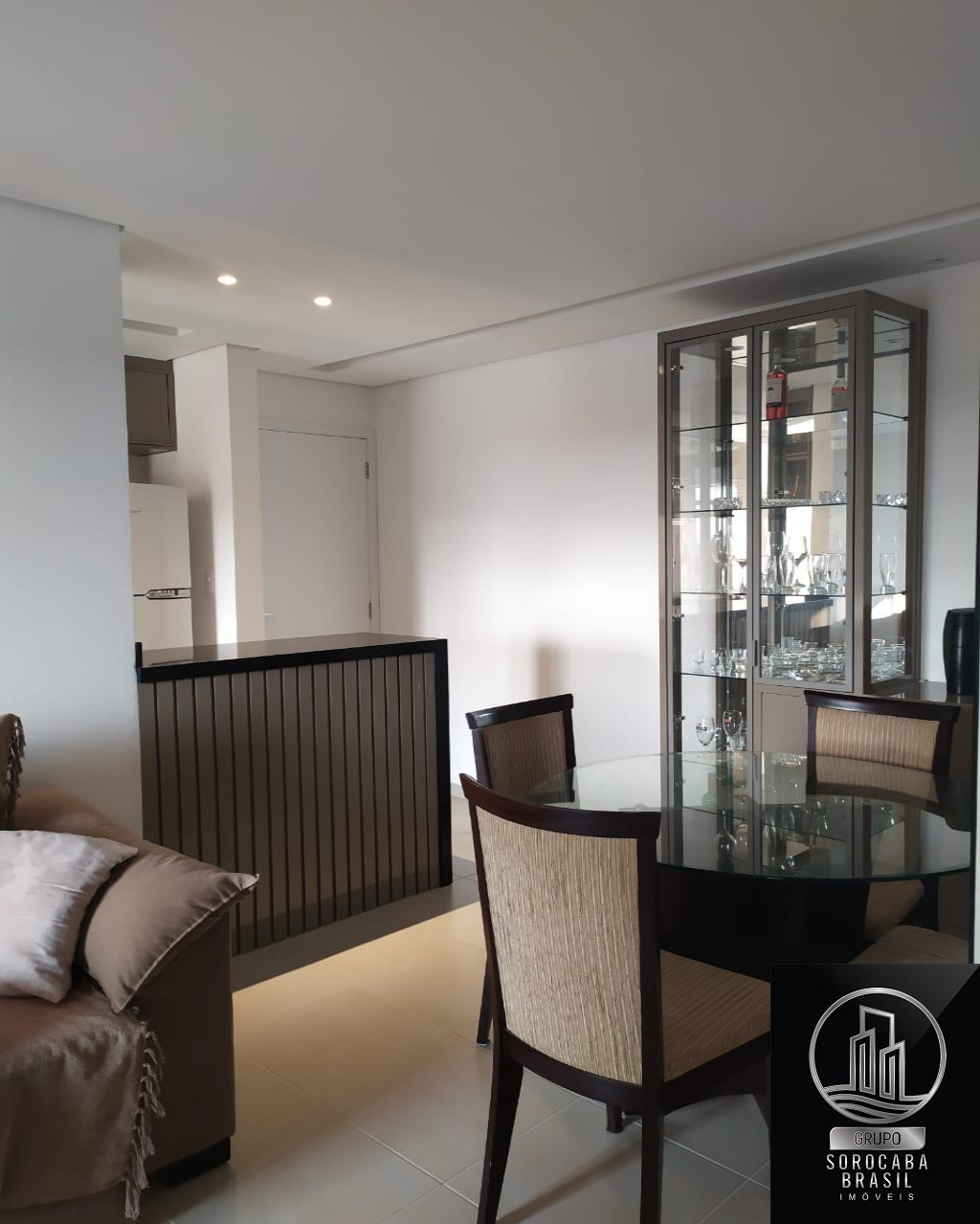 Apartamento com 2 dormitórios à venda, 73 m² por R$ 380.000 