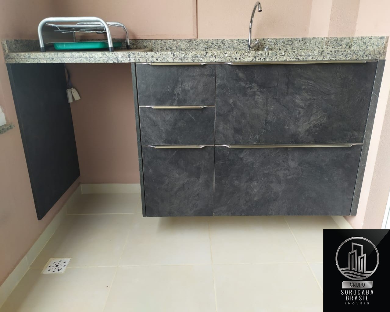 Apartamento com 2 dormitórios à venda, 73 m² por R$ 380.000 