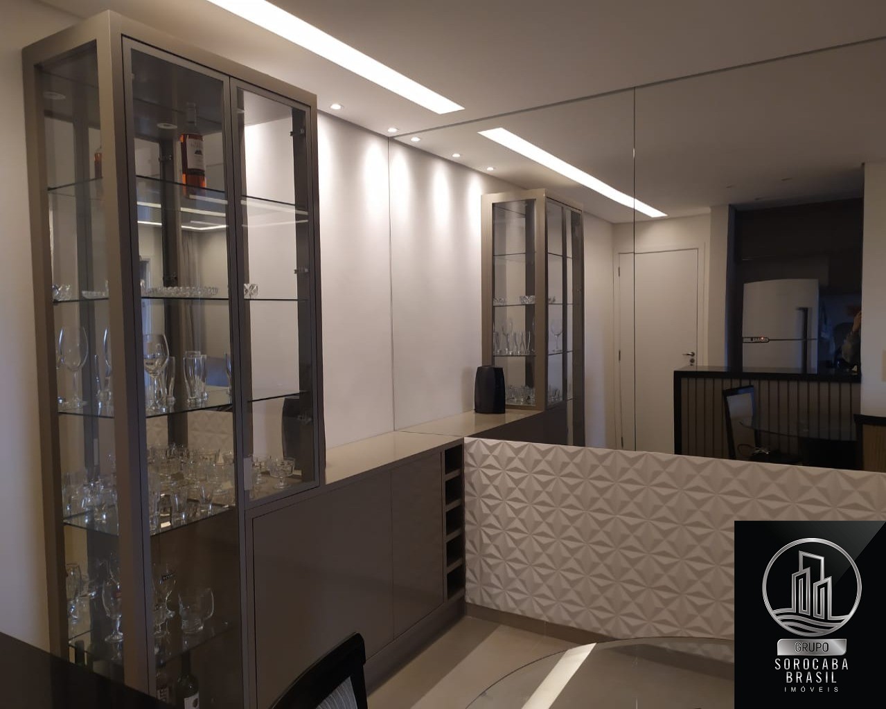 Apartamento com 2 dormitórios à venda, 73 m² por R$ 380.000 