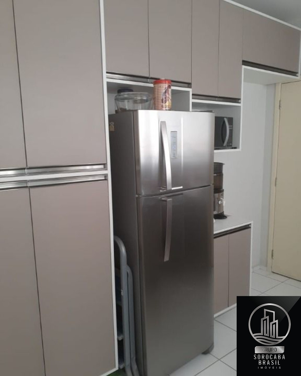 Apartamento com 2 dormitórios à venda, 49 m² por R$ 185.000 