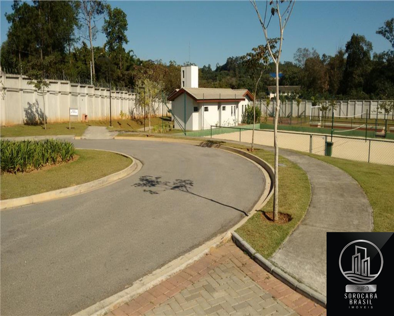 Casa com 4 dormitórios para alugar, 417 m² por R$ 10.200/mês