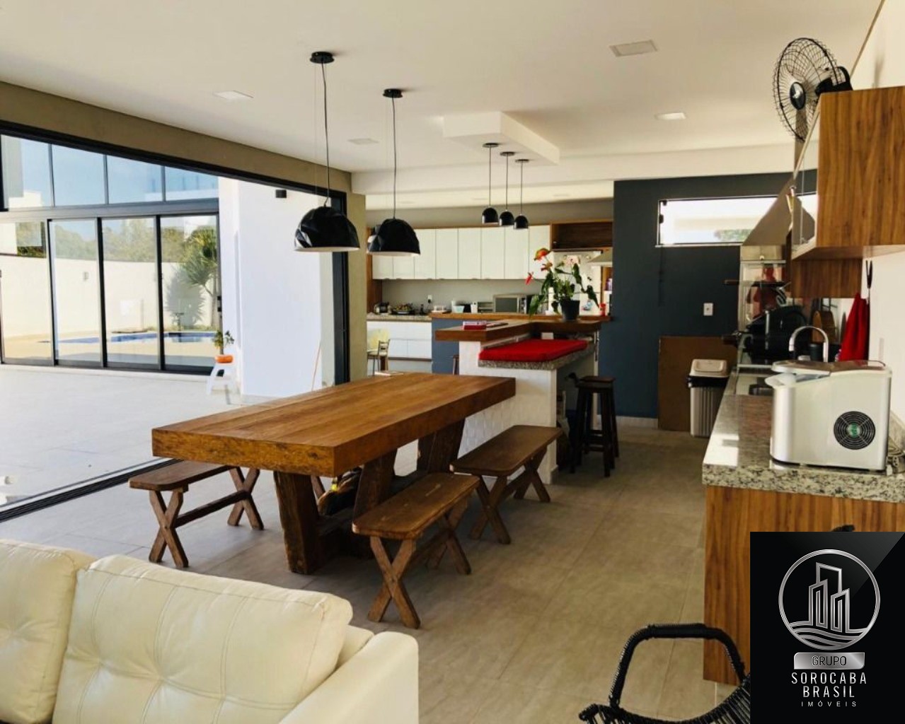 Sobrado com 4 dormitórios à venda, 330 m² por R$ 1.860.000 -