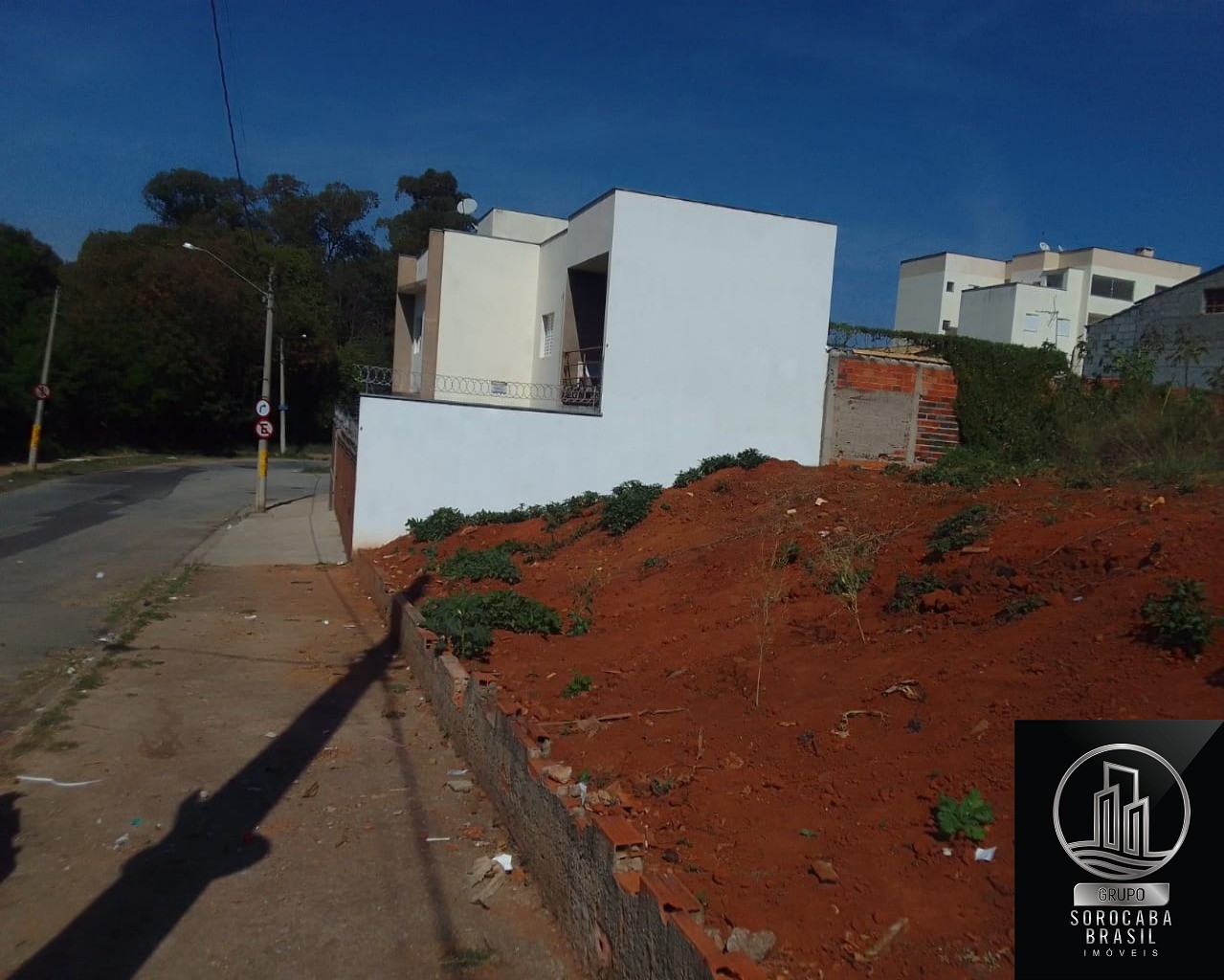 Terreno de esquina a venda no jd santa rosa R$149.000,00